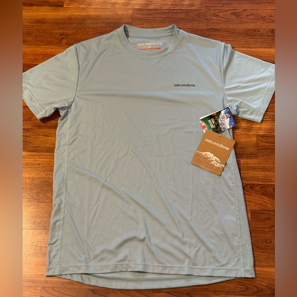 NWT, Grundens Men’s Short sleeve crew fishing shirt, size Medium, color surf